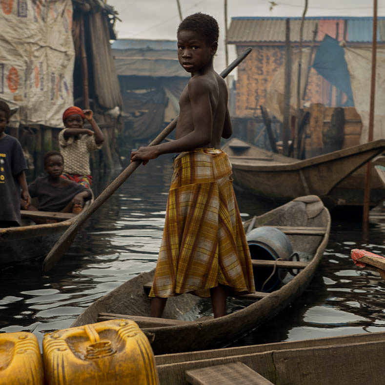 Nigerian-School-Project.Boy-in-boat-at-Makoko
